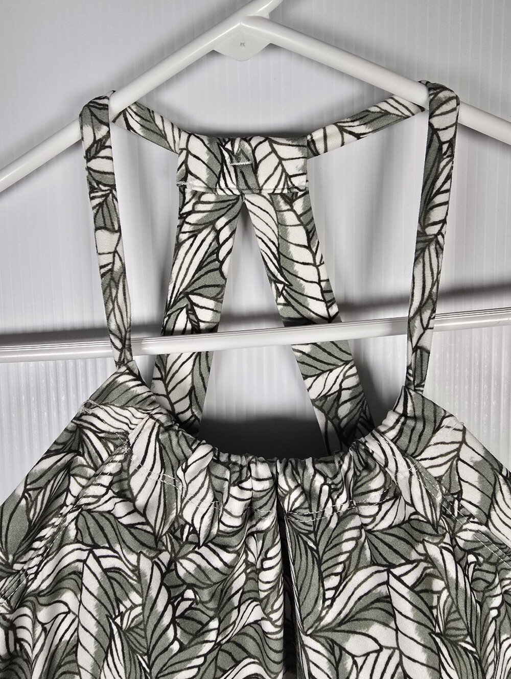 NWT Eddie Bauer Olive and White Leaf-Print Halter Mini Dress Built In Bra Size S - Picture 5 of 13